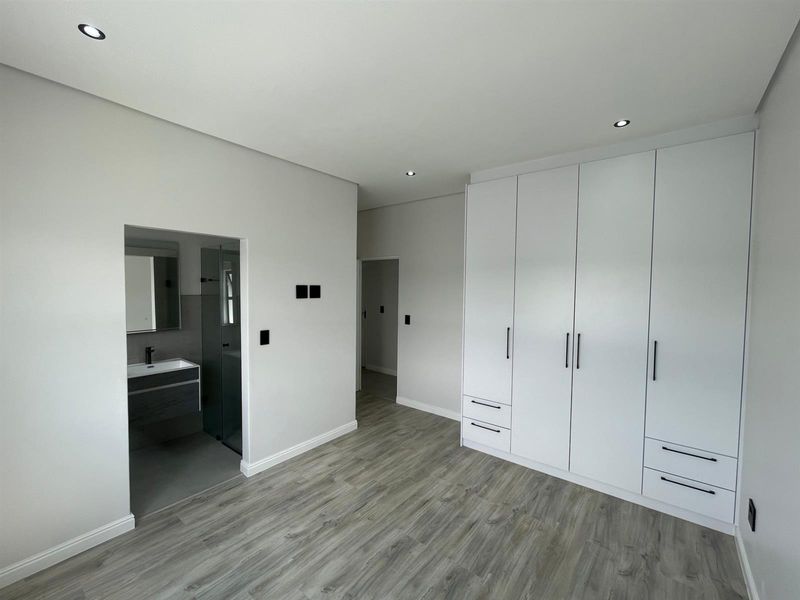 4 Bedroomed Beauty! - Photo 8