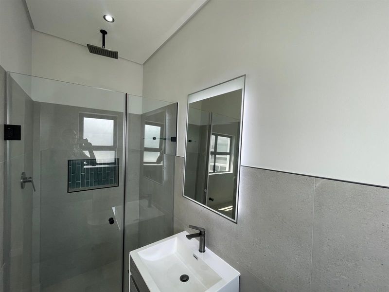 4 Bedroomed Beauty! - Photo 9