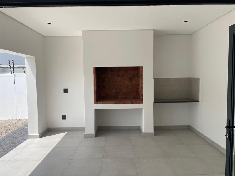 4 Bedroomed Beauty! - Photo 5