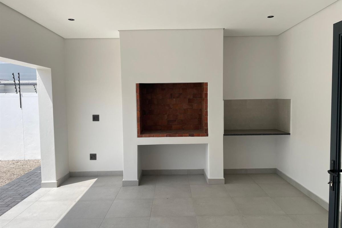 4 Bedroomed Beauty! - Photo 5