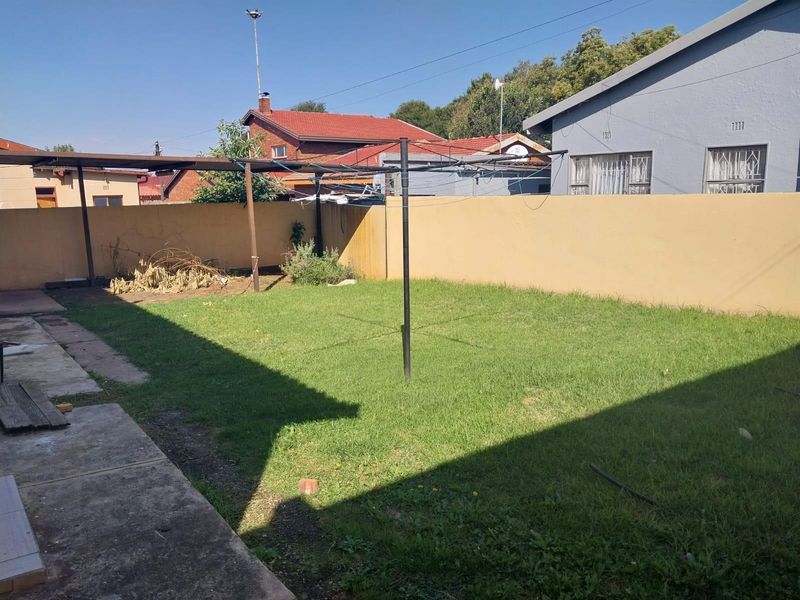 3 Bedroom House For Sale in Pimville, Soweto - Photo 3