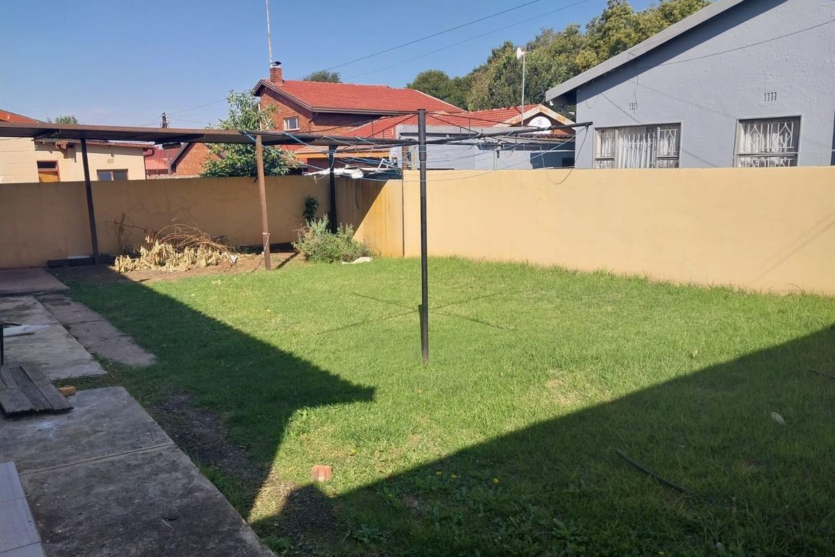 3 Bedroom House For Sale in Pimville, Soweto - Photo 3