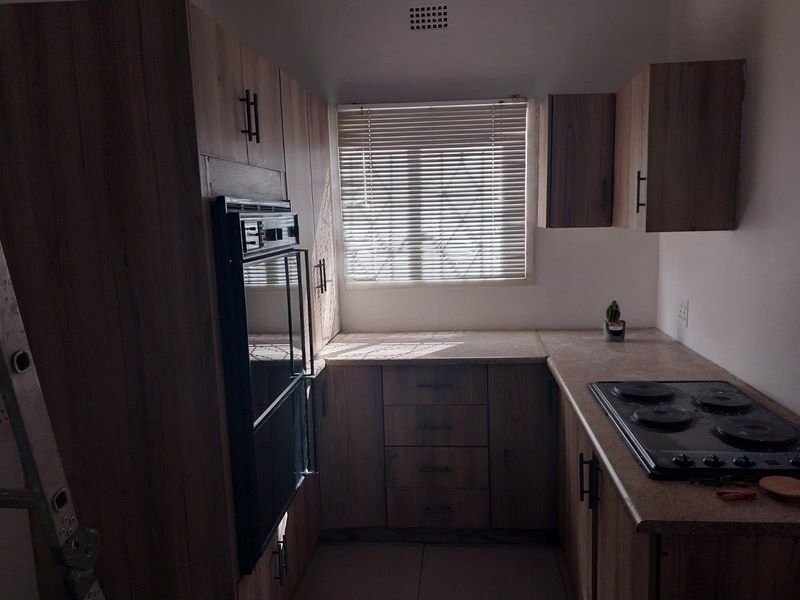 3 Bedroom House For Sale in Pimville, Soweto - Photo 6