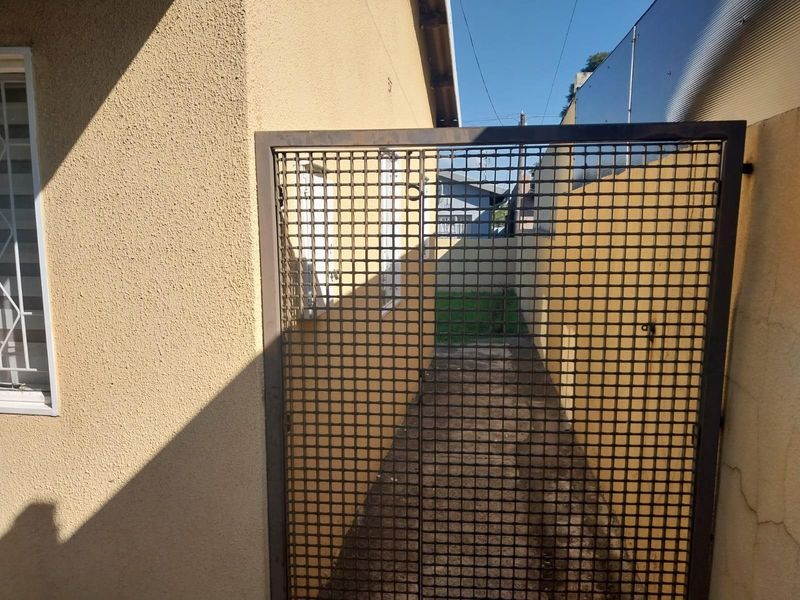 3 Bedroom House For Sale in Pimville, Soweto - Photo 4