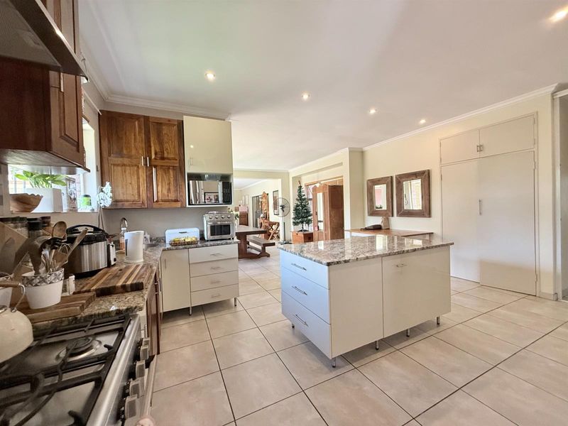 MODERN FAMILY HOUSE FOR THE ENTERTAINER IN WINGATE PARK - Photo 8