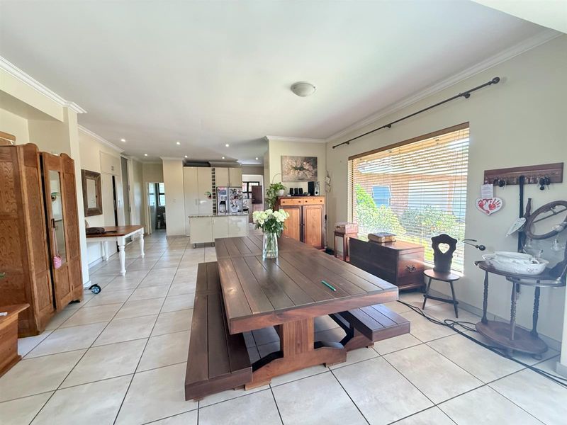 MODERN FAMILY HOUSE FOR THE ENTERTAINER IN WINGATE PARK - Photo 7