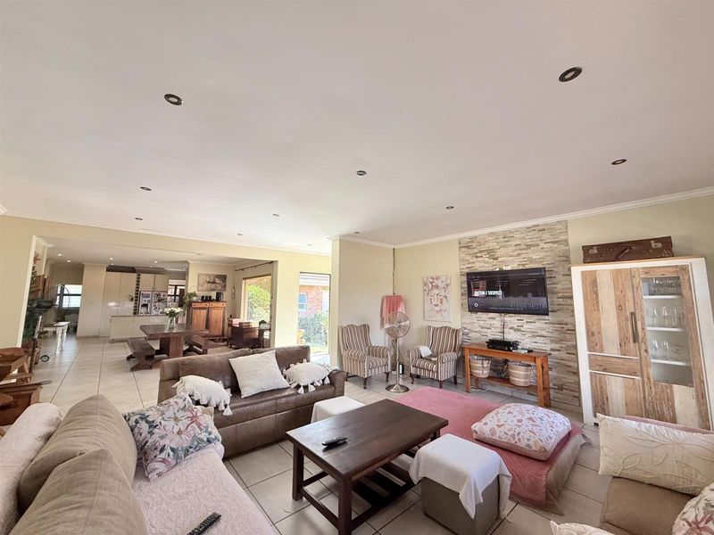 MODERN FAMILY HOUSE FOR THE ENTERTAINER IN WINGATE PARK - Photo 6