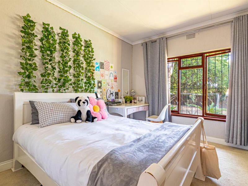 VIEWING BY APPOINTMENT 12.00pm - 14.00pm Sunday 8th March 2026 - Photo 9