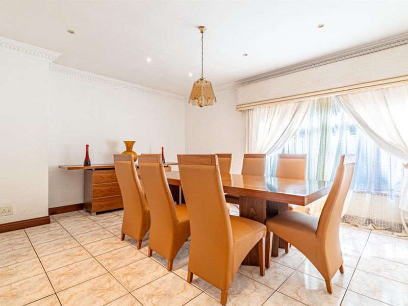 VIEWING BY APPOINTMENT 12.00pm - 14.00pm Sunday 8th March 2026 - Photo 8