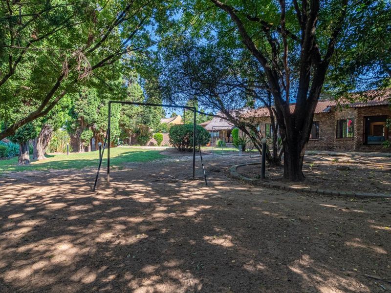 VIEWING BY APPOINTMENT 12.00pm - 14.00pm Sunday 8th March 2026 - Photo 4