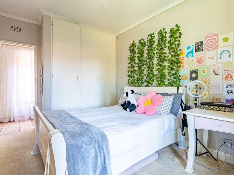 VIEWING BY APPOINTMENT 12.00pm - 14.00pm Sunday 8th March 2026 - Photo 10