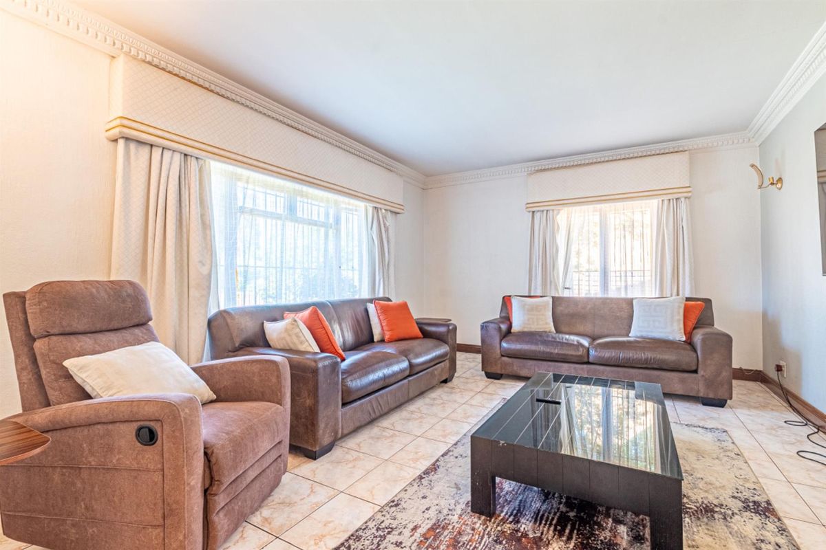VIEWING BY APPOINTMENT 12.00pm - 14.00pm Sunday 8th March 2026 - Photo 5