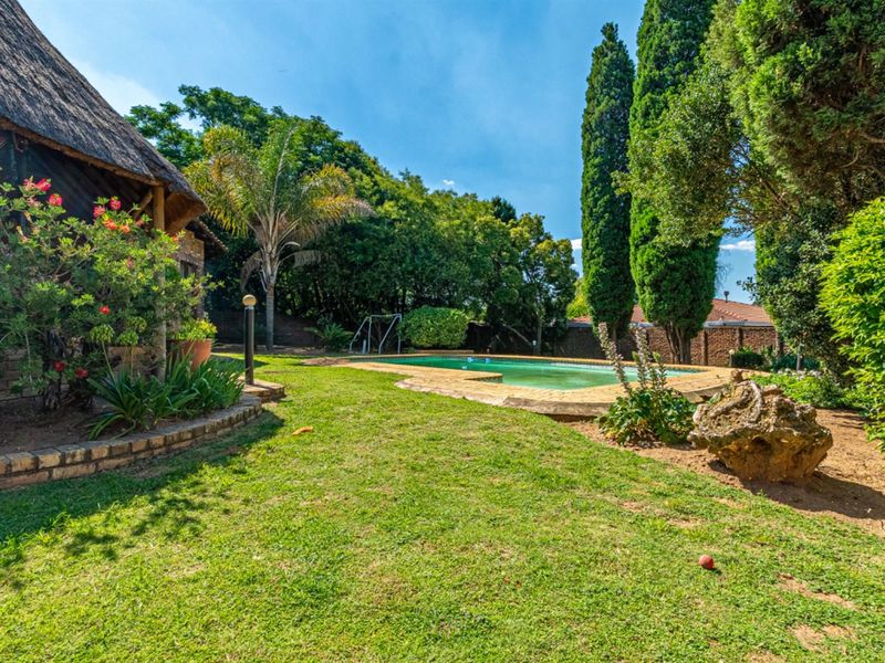 VIEWING BY APPOINTMENT 12.00pm - 14.00pm Sunday 8th March 2026 - Photo 3