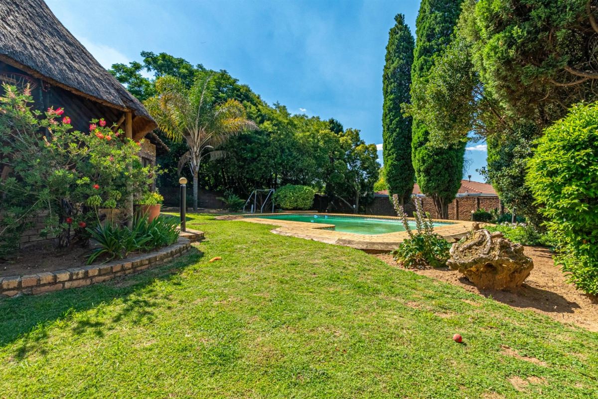 VIEWING BY APPOINTMENT 12.00pm - 14.00pm Sunday 8th March 2026 - Photo 3