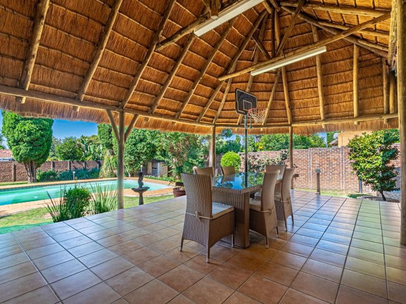 VIEWING BY APPOINTMENT 12.00pm - 14.00pm Sunday 8th March 2026 - Photo 2