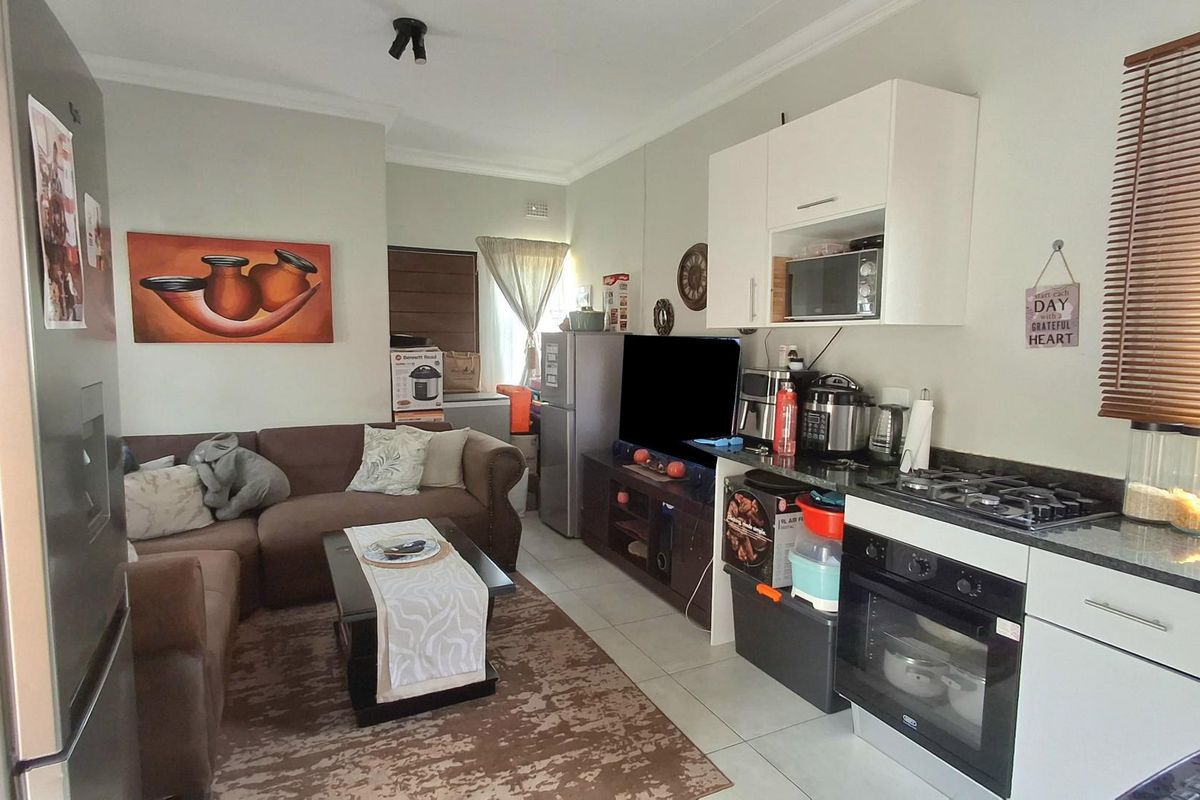 Secure 2-Bedroom Home in Olive Tree Estate, South Hills - Photo 5