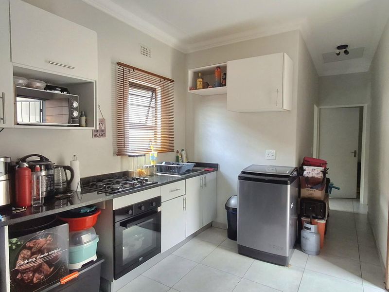 Secure 2-Bedroom Home in Olive Tree Estate, South Hills - Photo 4