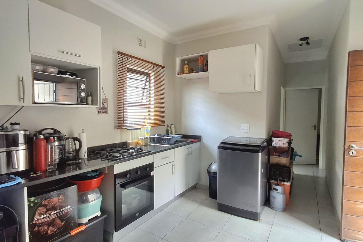 Secure 2-Bedroom Home in Olive Tree Estate, South Hills - Photo 4