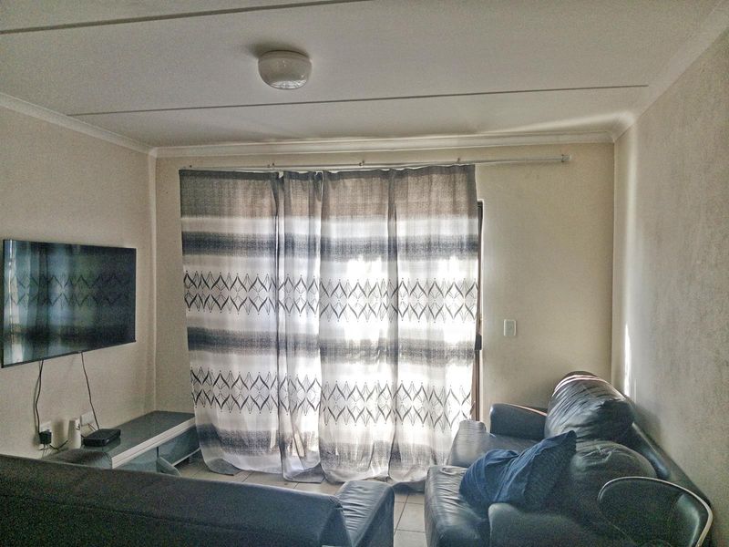 GROUND FLOOR APARTMENT TO RENT IN PRINCETON PARK PHASE 4, CHANTELLE - Photo 5