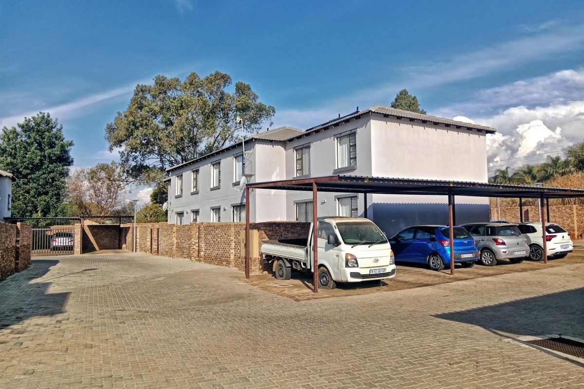 GROUND FLOOR APARTMENT TO RENT IN PRINCETON PARK PHASE 4, CHANTELLE - Photo 2