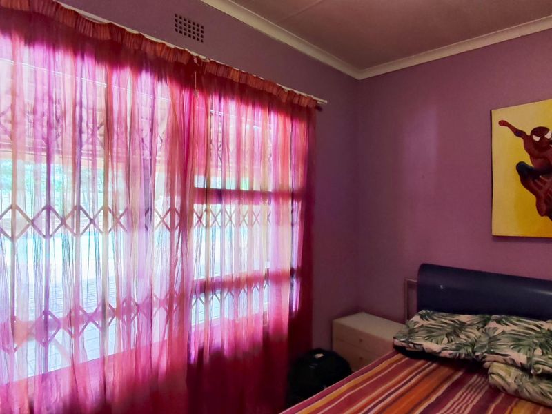 Spacious Four-Bedroom Family Home in Brackendowns, Alberton - Photo 10