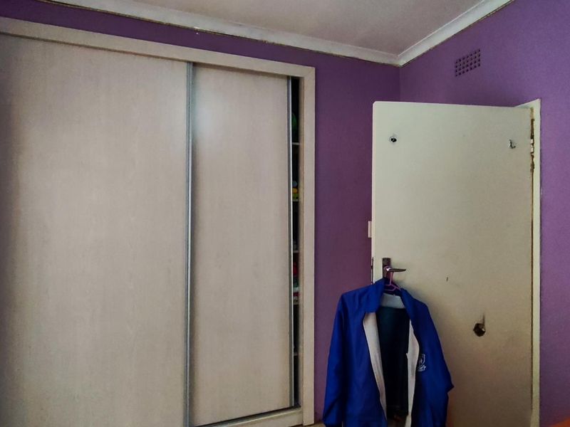 Spacious Four-Bedroom Family Home in Brackendowns, Alberton - Photo 9