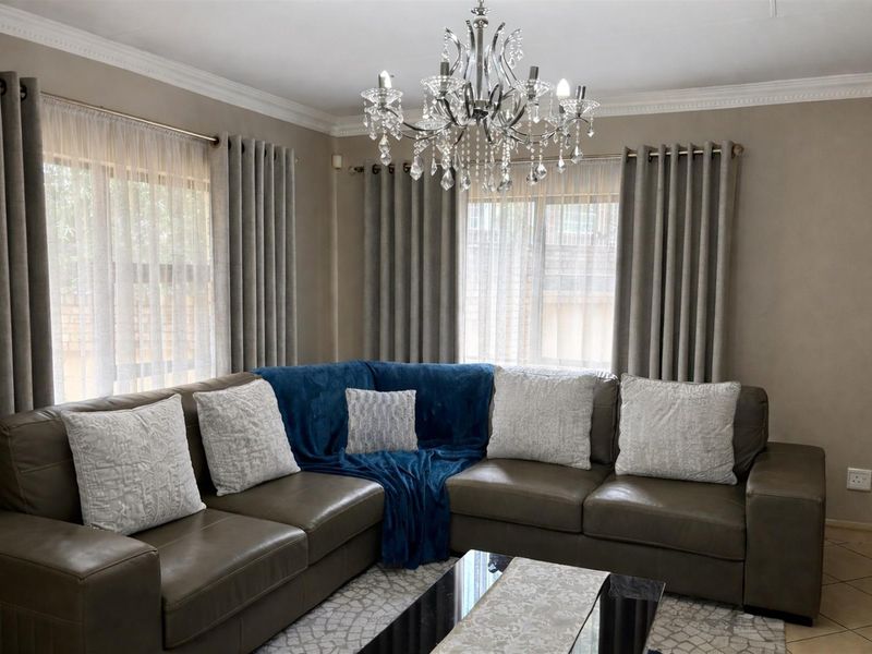 Elegant Family Home with Space, Style and Endless Potential in Meyersdal - Photo 7