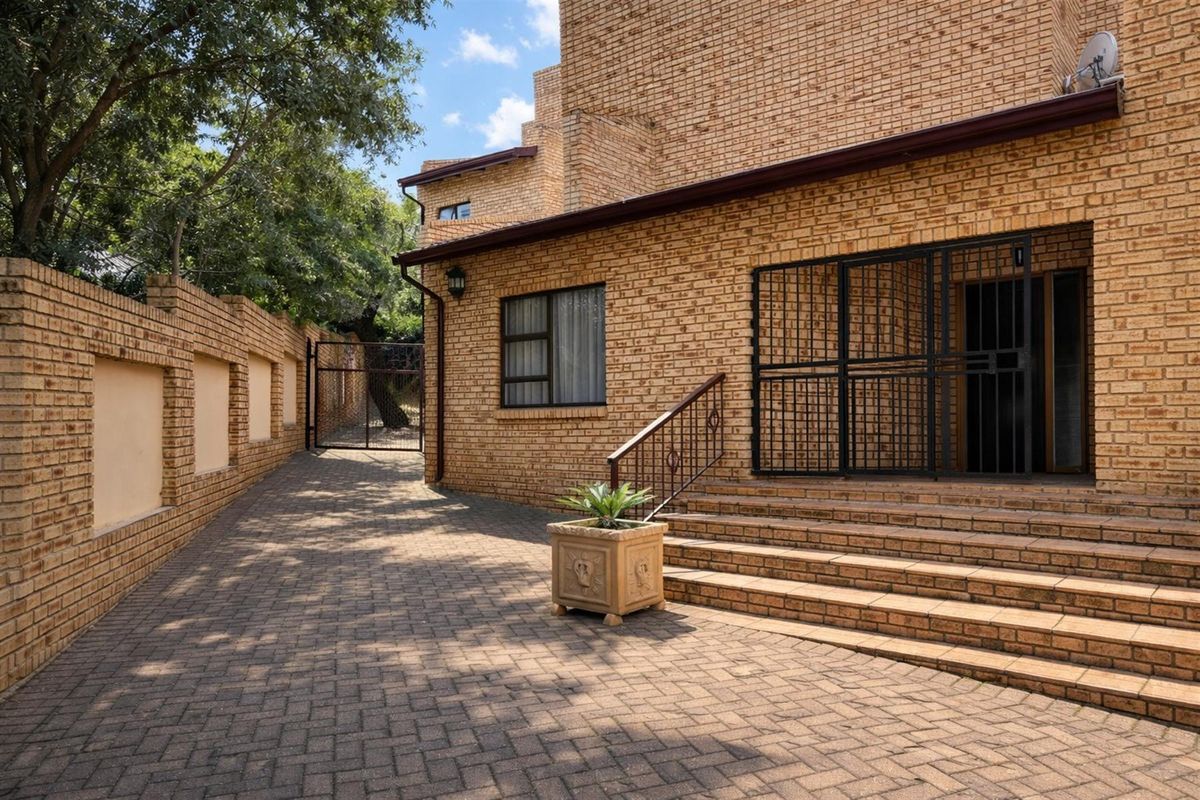 Elegant Family Home with Space, Style and Endless Potential in Meyersdal - Photo 3