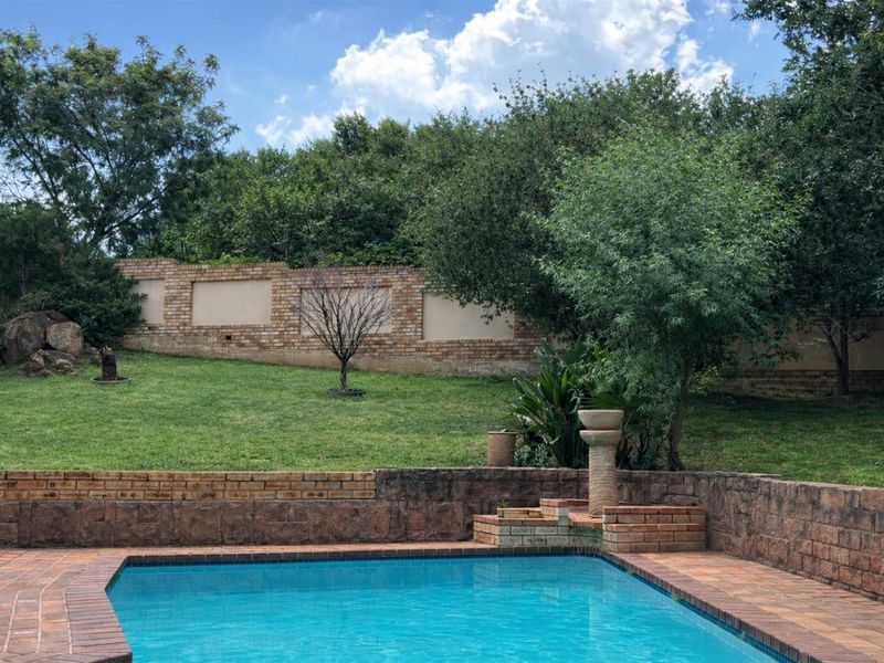 Elegant Family Home with Space, Style and Endless Potential in Meyersdal - Photo 2