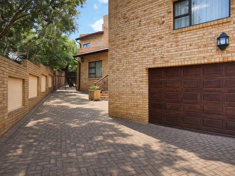 Elegant Family Home with Space, Style and Endless Potential in Meyersdal - Photo 4