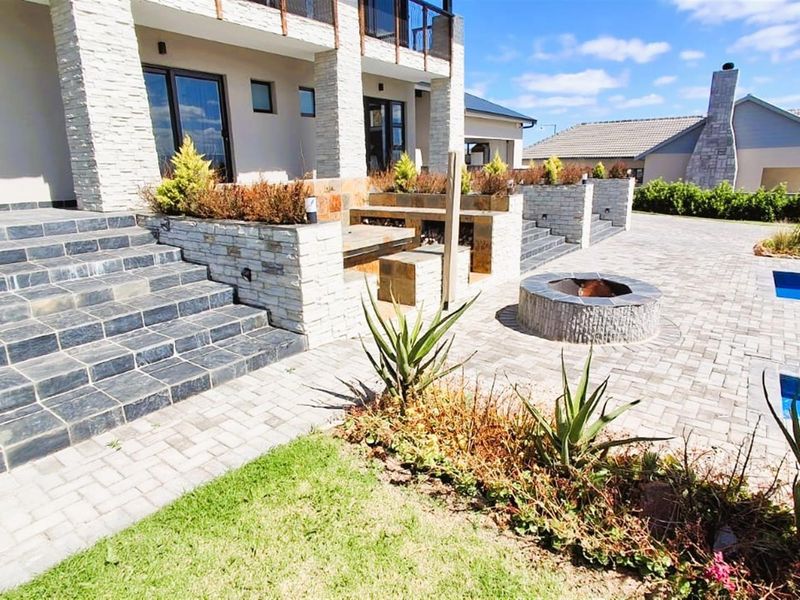 Luxury Coastal Living with Panoramic Ocean Views - Modern 3-En-Suite Home in Blue Waters Estate - Photo 3