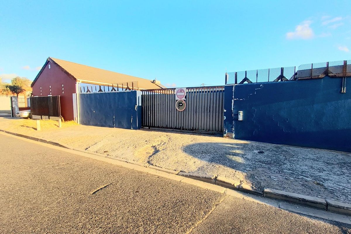 Great opportunity to create residential units on a huge open plot in Maitland, Cape Town - Photo 4