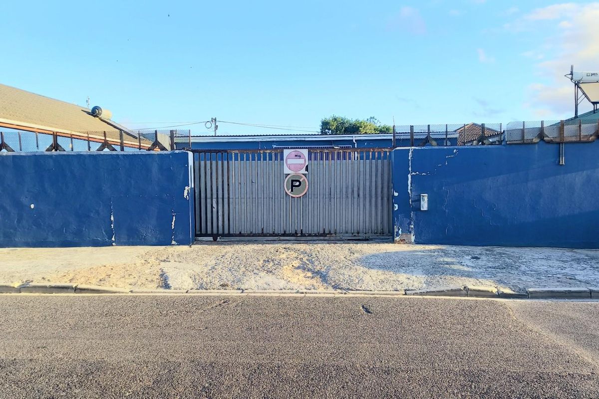 Great opportunity to create residential units on a huge open plot in Maitland, Cape Town - Photo 5