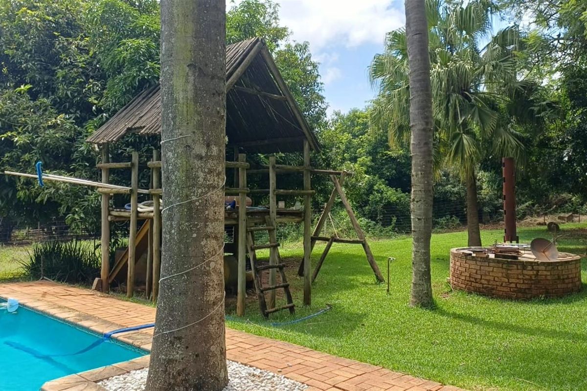 ±40.2896 Ha Macadamia and Lifestyle Farm - Farmhouse, ±7000 Trees, Boreholes and Stables - Photo 3