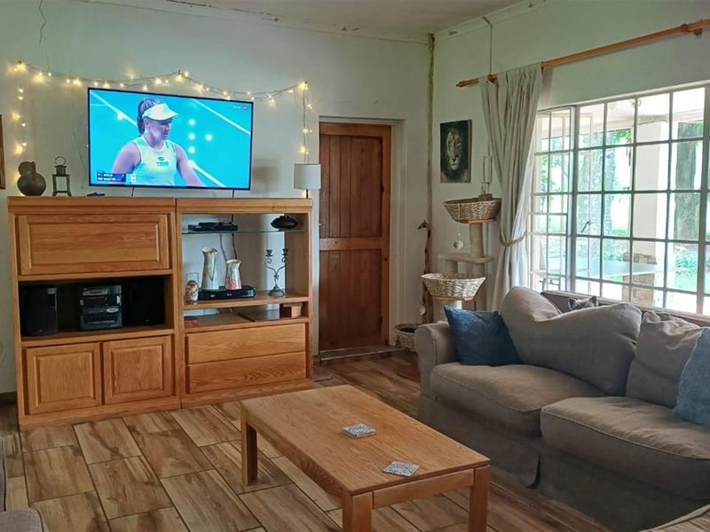 ±40.2896 Ha Macadamia and Lifestyle Farm - Farmhouse, ±7000 Trees, Boreholes and Stables - Photo 8