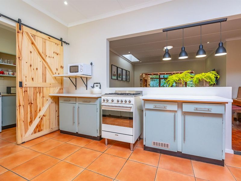 Exceptional 4-bedroom family home with dual income potential - Photo 4