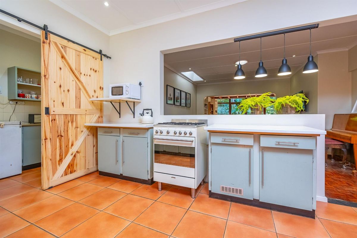 Exceptional 4-bedroom family home with dual income potential - Photo 4