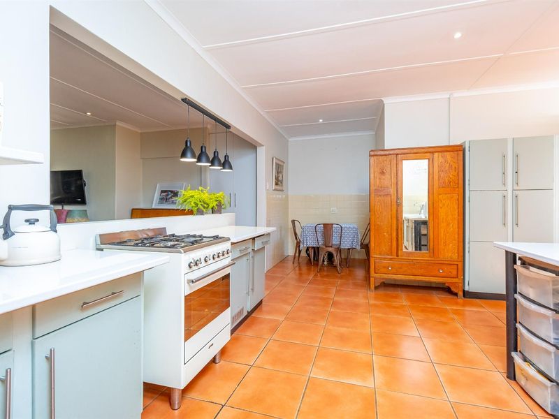 Exceptional 4-bedroom family home with dual income potential - Photo 3