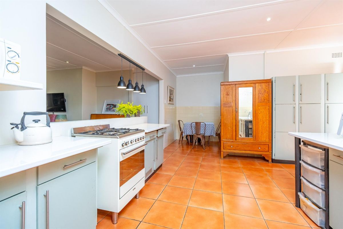 Exceptional 4-bedroom family home with dual income potential - Photo 3