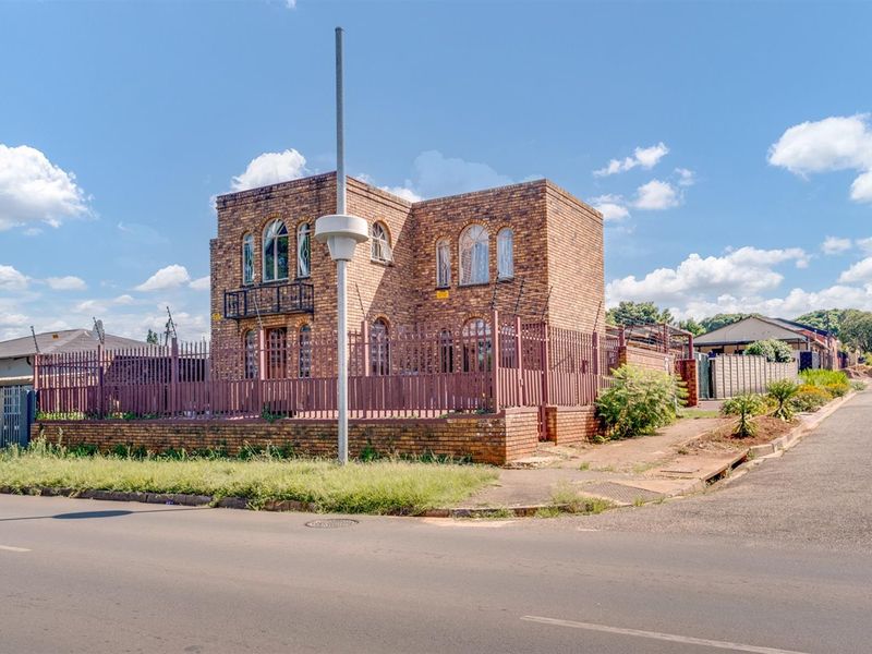 House For Sale in Newlands, Johannesburg - Photo 3