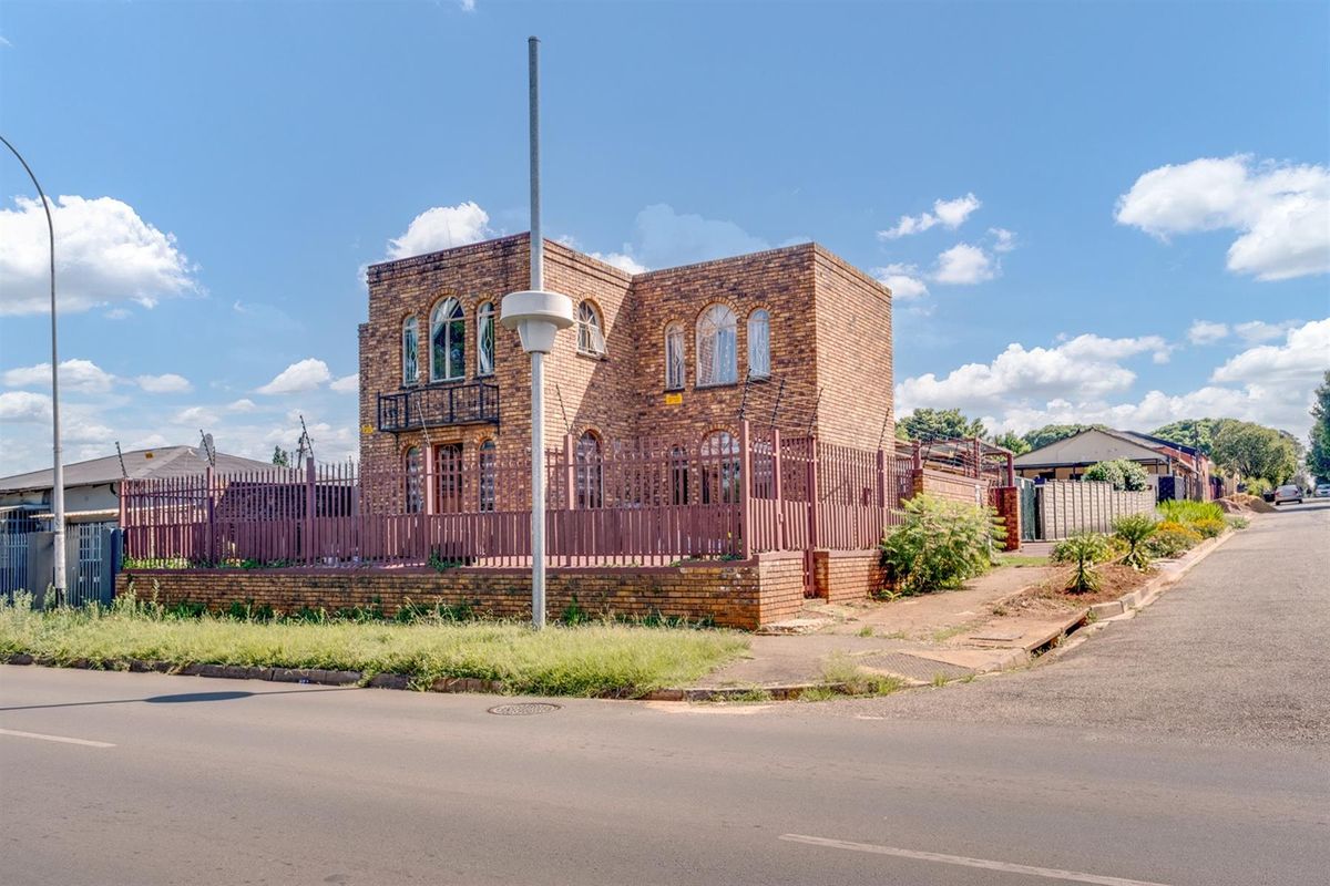 House For Sale in Newlands, Johannesburg - Photo 3
