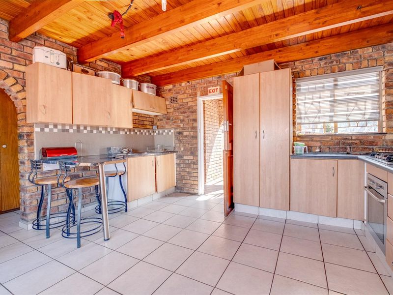 House For Sale in Newlands, Johannesburg - Photo 2