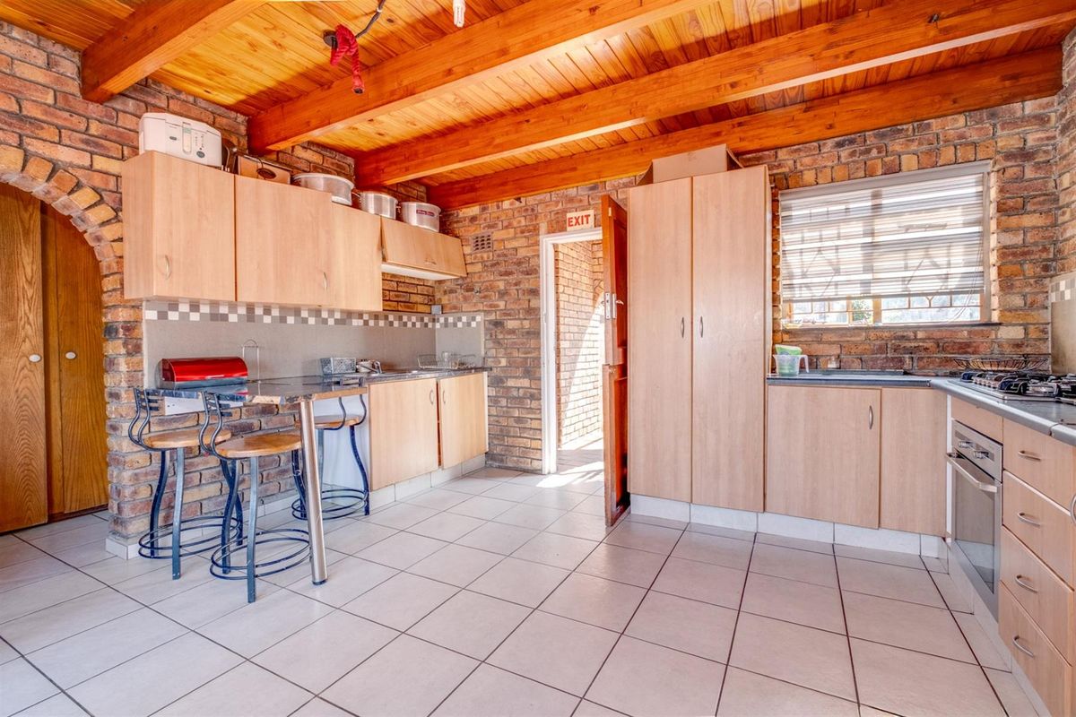House For Sale in Newlands, Johannesburg - Photo 2