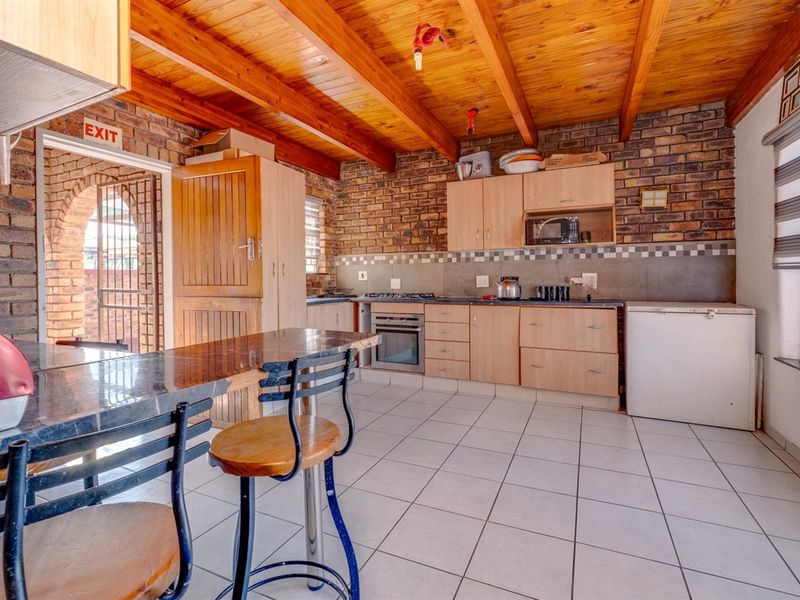 House For Sale in Newlands, Johannesburg - Photo 4
