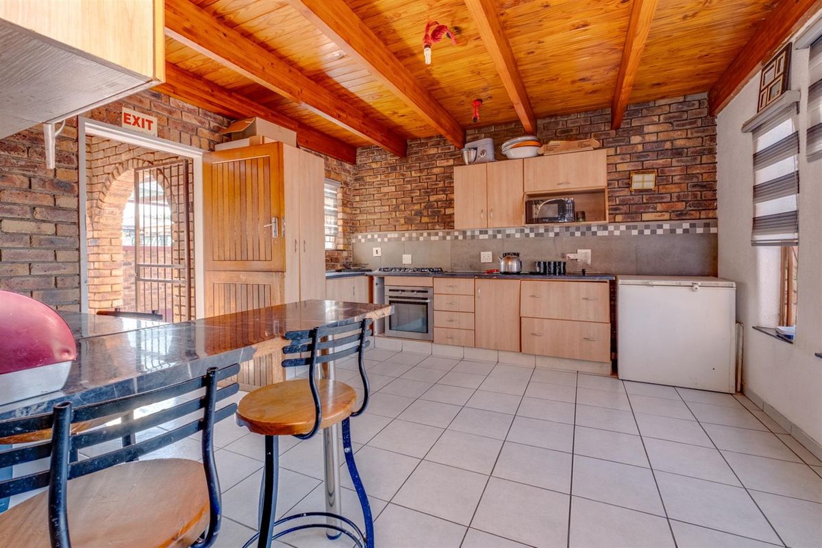 House For Sale in Newlands, Johannesburg - Photo 4