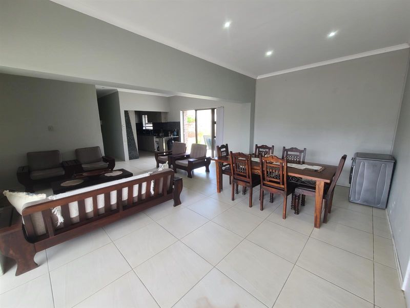 Perfect vacation home close to the beach - Photo 2