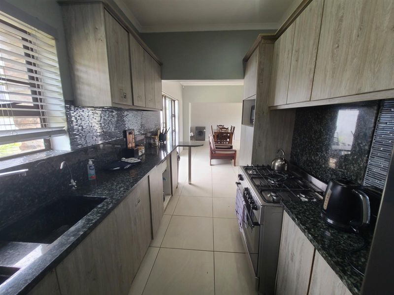 Perfect vacation home close to the beach - Photo 3