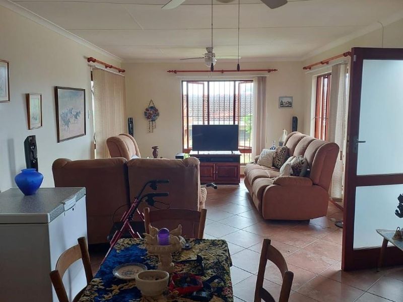 House For Sale in Umtentweni, Port Shepstone, KwaZulu Natal - Photo 8