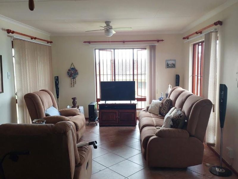 House For Sale in Umtentweni, Port Shepstone, KwaZulu Natal - Photo 6