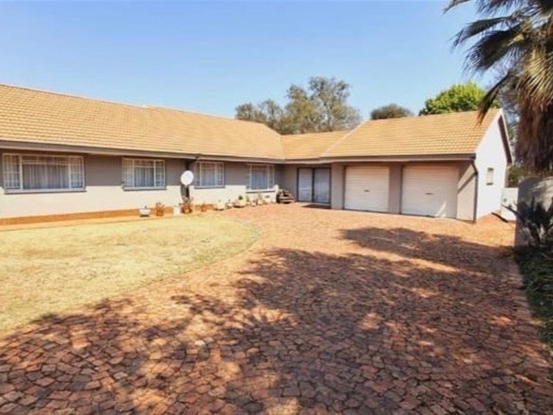House For Sale in Vaalpark, Sasolburg - Photo 9